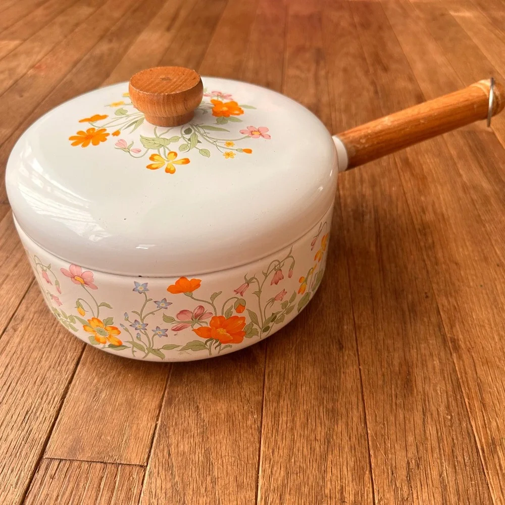 Vintage 70s Enamel Saucepan Unisex 8